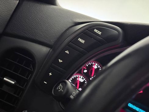 Used 2006 Chevrolet Corvette Coupe w/ Preferred Equipment Group image 32