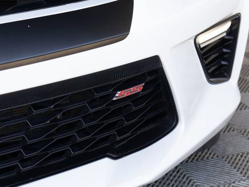 Used 2018 Chevrolet Camaro SS RWD image 7