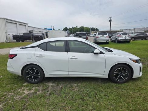Used 2024 Nissan Sentra SV FWD image 9