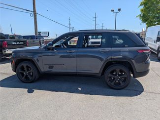 Used 2023 Jeep Grand Cherokee Altitude video 2