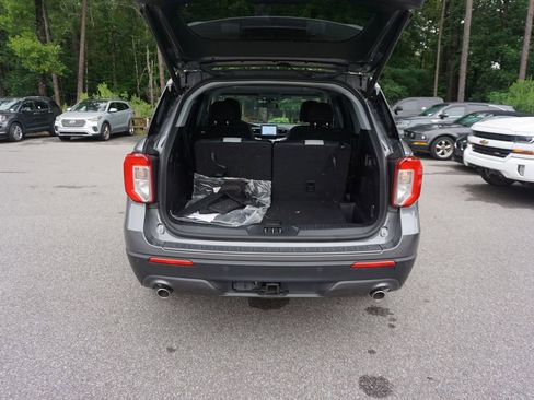 Used 2021 Ford Explorer XLT w/ Equipment Group 202A AWD/4WD image 18