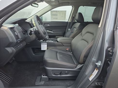 New 2025 Nissan Pathfinder SL w/ SL Premium Package image 15