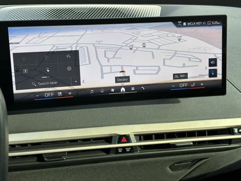 Used 2024 BMW iX xDrive50 image 15