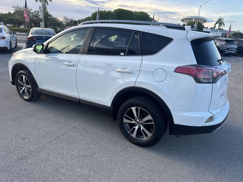 Used 2018 Toyota RAV4 XLE FWD image 7