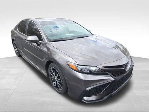 Used 2024 Toyota Camry SE w/ Cold Weather Package image 9