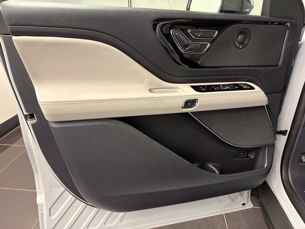 New 2027 Lincoln Aviator AWD image 29