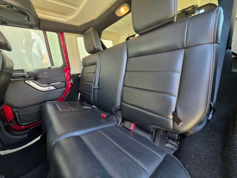 Used 2012 Jeep Wrangler Unlimited Sahara w/ Connectivity Group AWD/4WD image 12