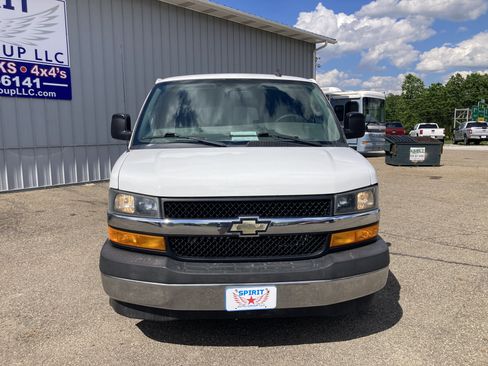 Used 2018 Chevrolet Express 3500 LT w/ LT Preferred Equipment Group RWD image 3