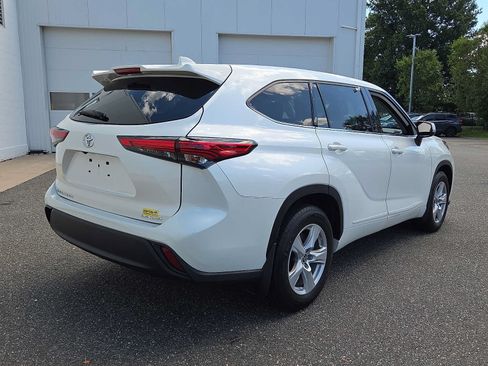 Used 2021 Toyota Highlander LE AWD/4WD image 6