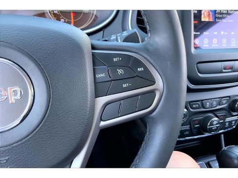 Used 2022 Jeep Cherokee Latitude Lux w/ Sun & Sound Group FWD image 18