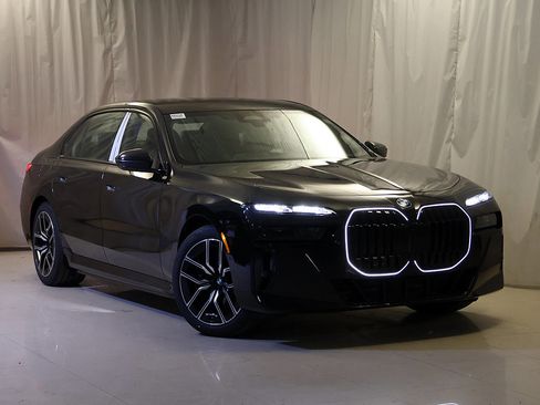 Used 2026 BMW i7 xDrive60 w/ Executive Package AWD/4WD image 1