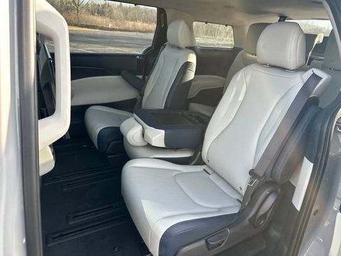 New 2025 Kia Carnival SX image 19