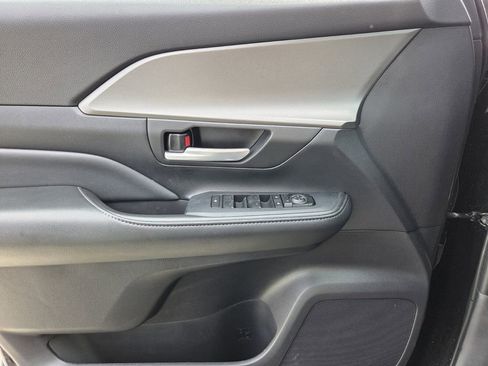Used 2025 Toyota Grand Highlander AWD image 25