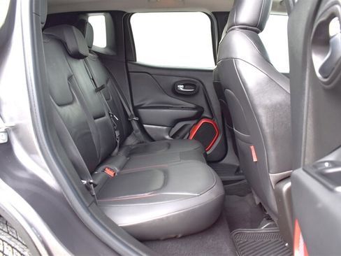 Used 2016 Jeep Renegade Trailhawk w/ Premium Trailhawk Package AWD/4WD image 28