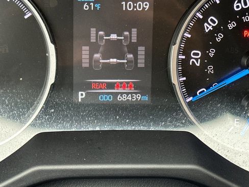 Used 2021 Toyota RAV4 LE AWD/4WD image 24