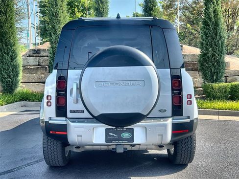 Used 2020 Land Rover Defender 110 First Edition image 4