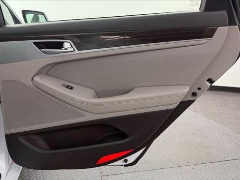 Used 2018 Genesis G80 3.8 RWD image 21