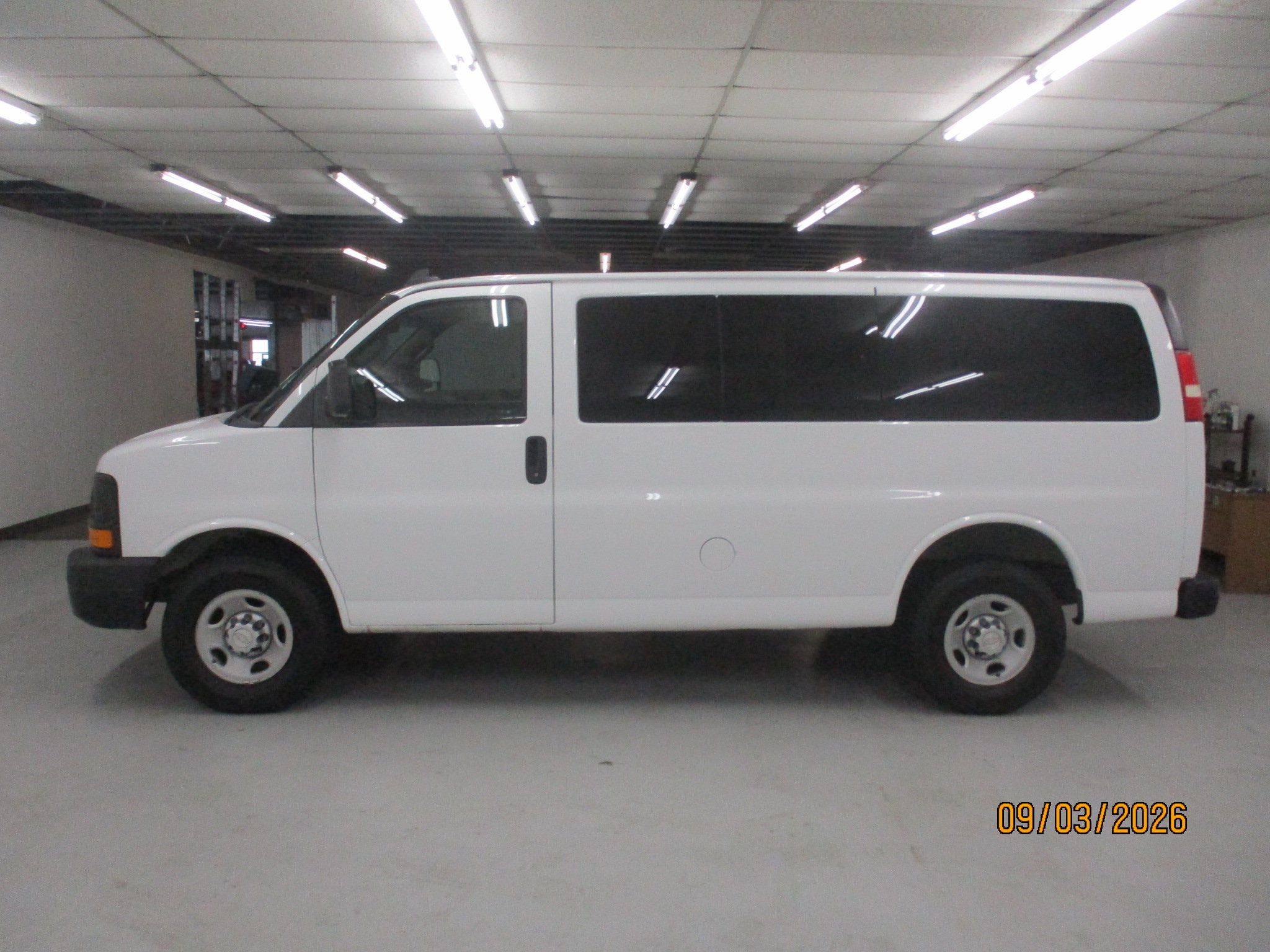 Used 2017 Chevrolet Express 2500 LS RWD image 4