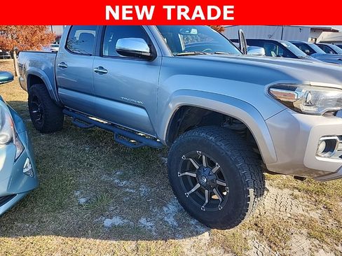 Used 2016 Toyota Tacoma Limited image 1
