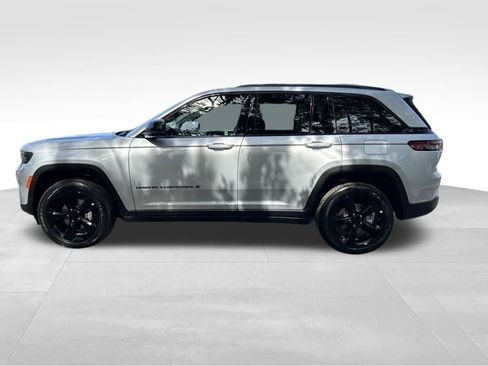 New 2025 Jeep Grand Cherokee Altitude image 3