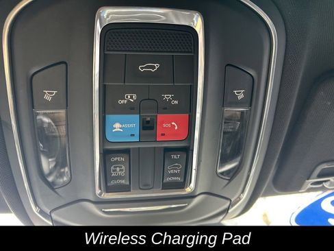 Used 2022 Jeep Grand Cherokee Altitude image 25