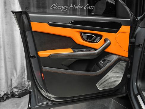 Used 2021 Lamborghini Urus AWD/4WD image 34