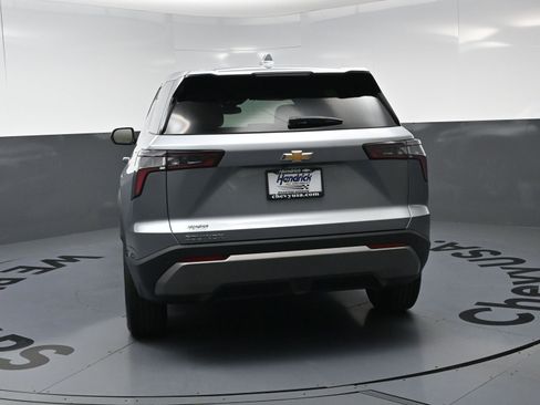 Used 2026 Chevrolet Equinox LT FWD image 8