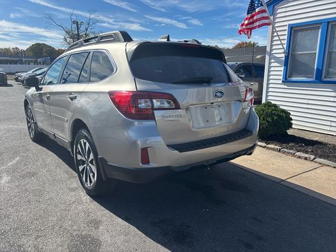 Used 2017 Subaru Outback 2.5i Limited image 5