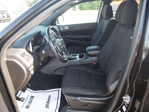 Used 2021 Jeep Grand Cherokee Laredo image 20