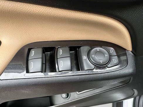 Used 2022 Chevrolet Equinox Premier image 18