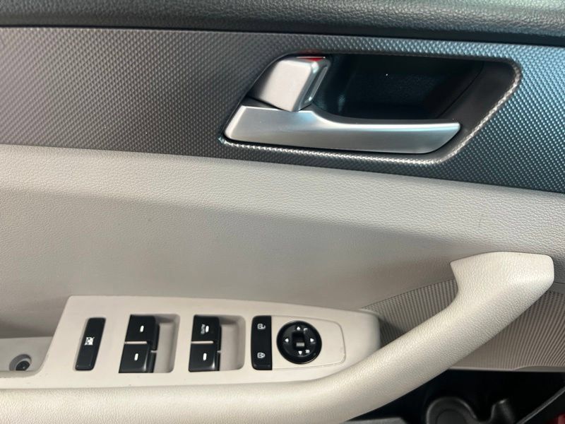 Used 2015 Hyundai Sonata SE FWD image 19