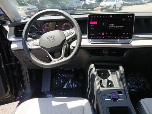 New 2025 Volkswagen Tiguan SE image 13