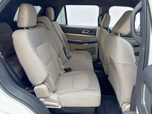 Used 2019 Ford Explorer XLT FWD image 33