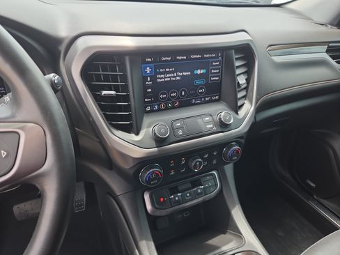 Used 2022 GMC Acadia AT4 w/ Technology Package AWD/4WD image 20