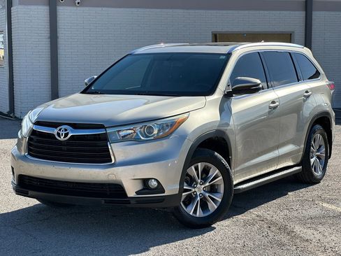 Used 2015 Toyota Highlander XLE image 2