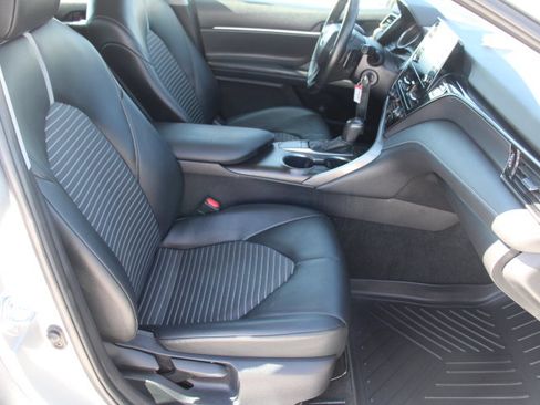 Used 2023 Toyota Camry SE FWD image 19