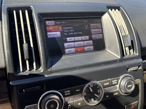 Used 2013 Land Rover LR2 image 18