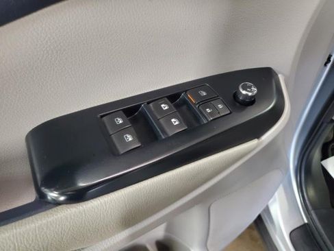 Used 2017 Toyota Highlander LE w/ Carpet Mat Package AWD/4WD image 14