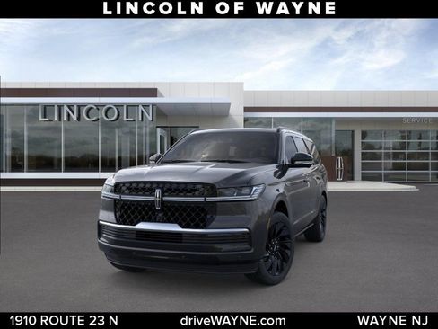 New 2025 Lincoln Navigator Reserve w/ Jet Appearance Package AWD/4WD image 2