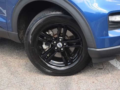 Used 2020 Ford Explorer XLT w/ Equipment Group 202A AWD/4WD image 31