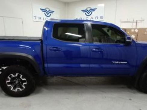 Used 2022 Toyota Tacoma TRD Off-Road w/ Technology Package AWD/4WD image 2