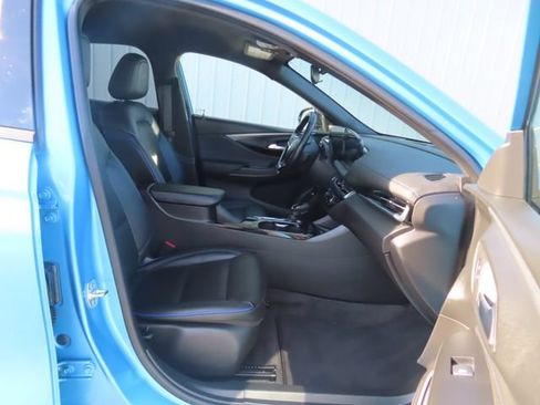 Used 2025 Buick Envista Sport Touring w/ Convenience I Package FWD image 23