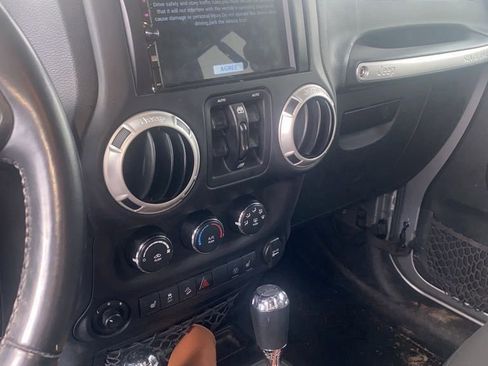 Used 2016 Jeep Wrangler Unlimited Sahara w/ Connectivity Group image 7