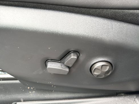 New 2026 Chrysler Pacifica Select AWD/4WD image 10