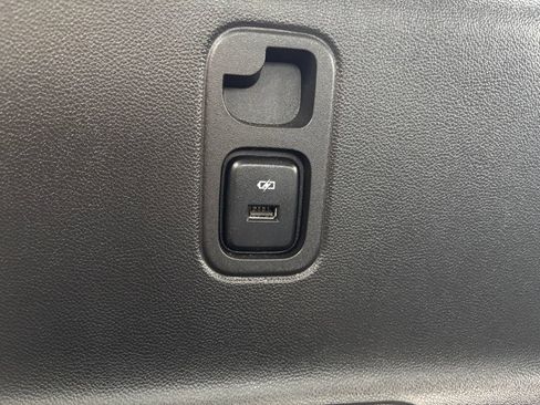 Used 2019 Chevrolet Traverse Premier w/ Driver Confidence II Package FWD image 25