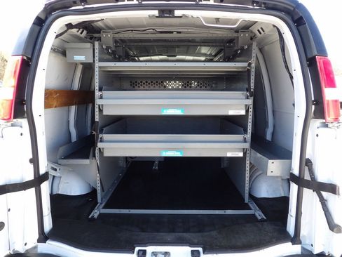 Used 2017 Chevrolet Express 2500 image 42