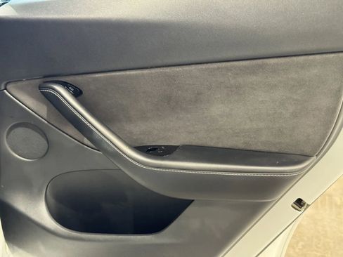 Used 2020 Tesla Model Y Long Range image 9