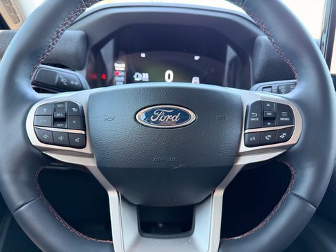 Used 2025 Ford Explorer Active AWD/4WD image 15
