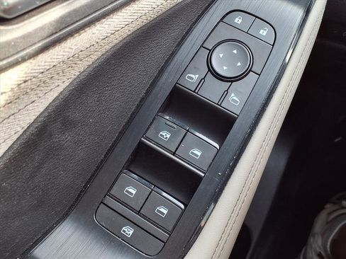 Used 2021 Nissan Rogue SV image 9