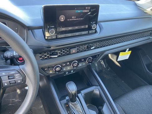 Used 2025 Honda Accord SE image 19